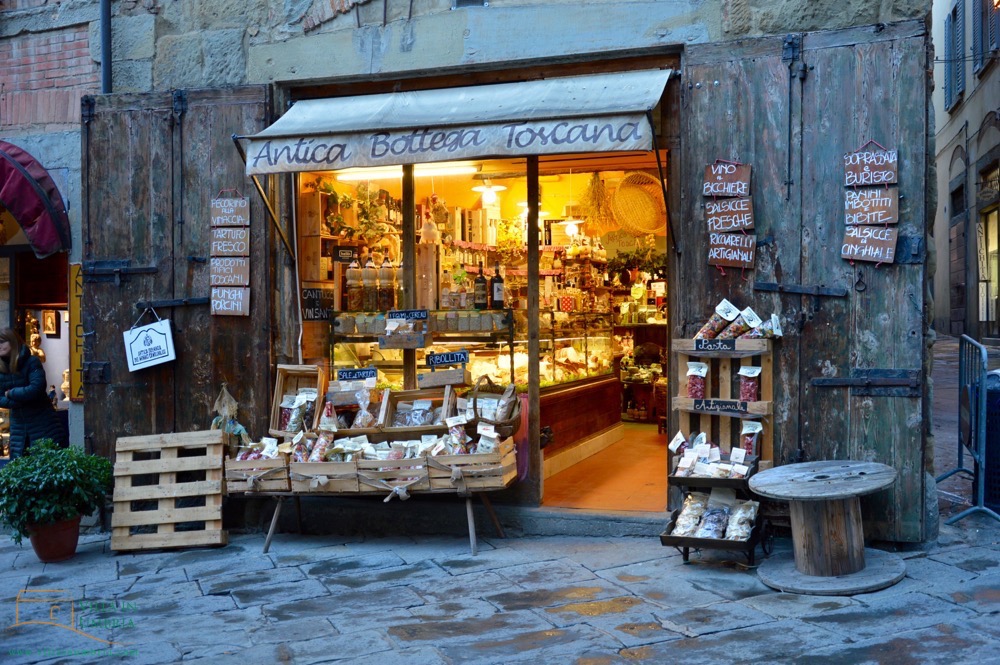 Visit the antique market in Arezzo, Tuscany